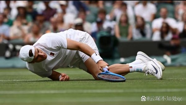 C7娱乐 新教皇热爱网球 相较公牛小熊更偏爱白袜