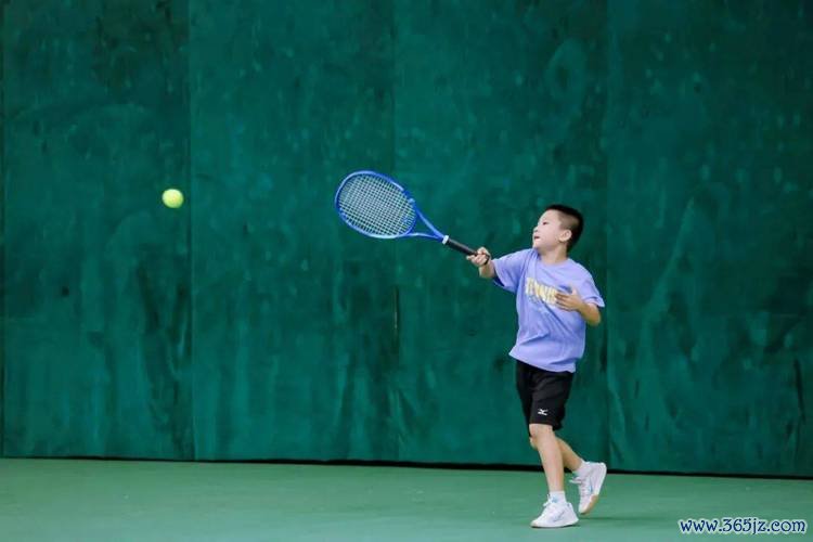 鹏城巅峰对决！2025“郑洁杯”青少年网球巡回赛全国总决赛燃情开赛