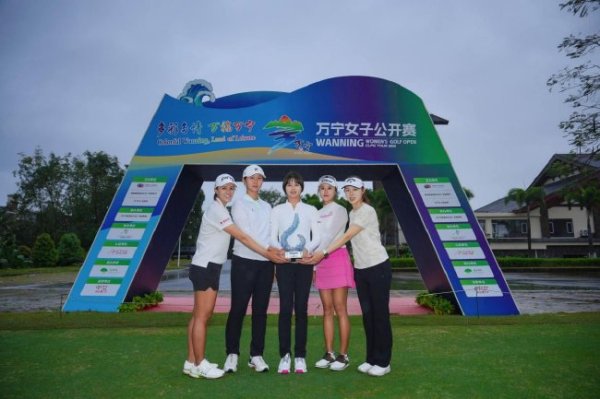 c7c7娱乐 雨中突围！万宁女子公开赛见证女子中巡常规赛收尾